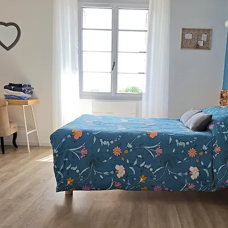 Aux Portes De L'abbaye Saint-Cyprien (Dordogne)